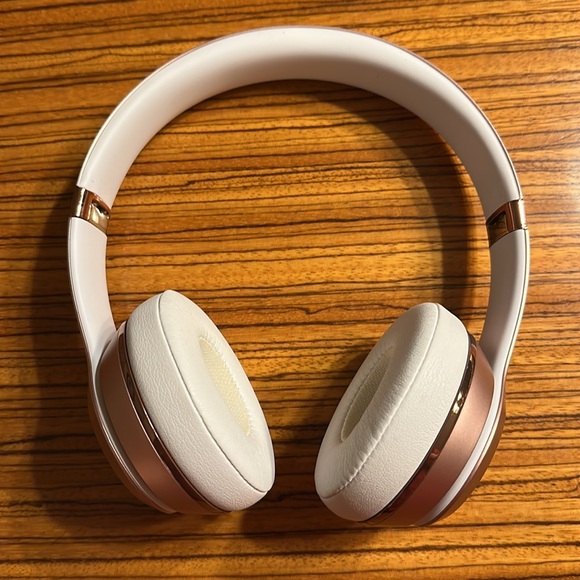Beats by Dr. Dre Beats Solo3 Wireless On-Ear Headphones - Rose Gold - Picture 5 of 7